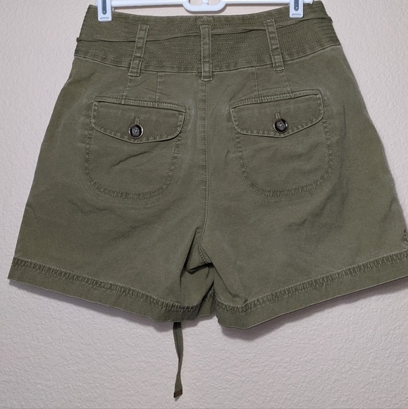Marc Jacobs High Waist Olive Workwear Shorts with Belt - Picture 2 of 4